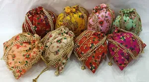 Sac Potli fait à la main brodé poignet sac à main pour les cadeaux de mariage pour les femmes de fabricant indien au plus bas prix - Product Image 5