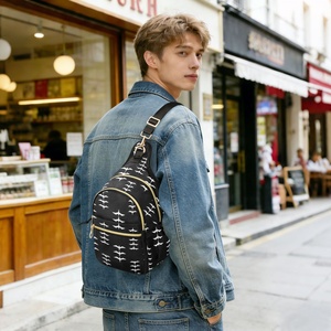 Bolso Bandolera Pequeño de Poliéster con Estampado Personalizado de Aves Iwa Hawaianas, Mini Bolso de Pecho para Hombre - Product Image 5