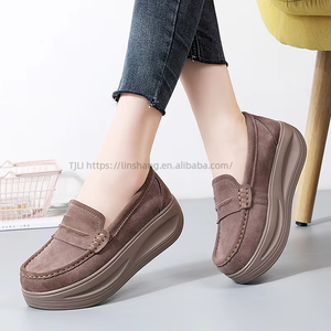 Large Size Women's <b>Shoes</b> Spring Autumn Genuine Leather Platform Korean Style Slip-on Lazy <b>Shoes</b> <b>for</b> Middle-Aged <b>Elderly</b> Mothers - Product Image 4