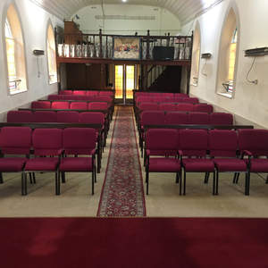 Haofa groothandel stapelbare metalen frame stoelen met stoffen bekleding voor binnen, geschikt voor feesten, kerken, zalen, scholen en vergaderingen. - Product Image 5