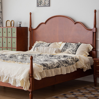 Mid-Century Massivholz-Kleiderschrank mit Lamellenschiebetüren für Öko-Resorts