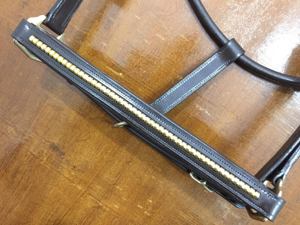 Luxueux licou de cheval en cuir de haute qualité avec clinker d'or à la mode et élégant avec du matériel de qualité supérieure - Product Image 2