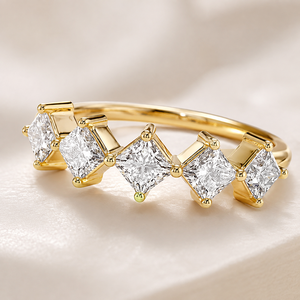 Anello a Forma di Cuore con Diamanti Incastonati per Donne, Elegante Gioiello da Dito in Tono Oro alla Moda - Product Image 5