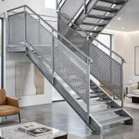 Marches d'escalier modernes en acier inoxydable pour usage extérieur, résistantes aux intempéries et à la corrosion, pour cours d'usine