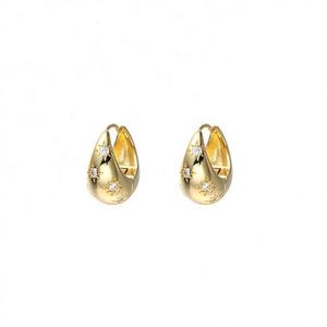 Boucles d'oreilles créoles tendance en acier inoxydable plaqué or 14 carats de haute qualité, motif cœur, abeille et étoile, personnalisées et de luxe pour femme - Product Image 6