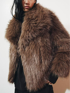 ZEVITY Vêtements pour femmes automne 2025 Nouvelle mode Veste courte <span class=keywords><strong>effet</strong></span> fausse <span class=keywords><strong>fourrure</strong></span> Rétro Décontractée Manches longues Col à revers Manteau pour femme en polyester - Product Image 1