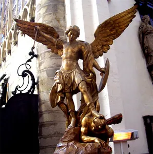 All'aperto in piedi Saint Aartsengel arcangelo scultura in metallo bronzo St Michael maschio statue d'angelo