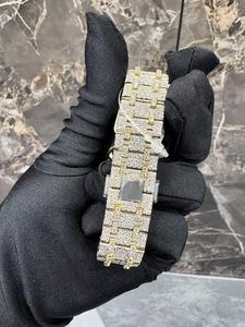 Reloj de Cuarzo Brillantemente Diseñado con Piedras de Moissanita que Ofrecen un Brillo de Lujo y Precisión - Product Image 3