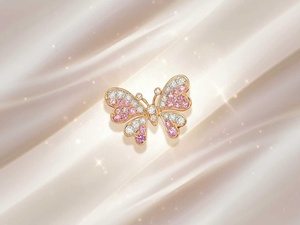 จี้ผีเสื้อคู่เรืองแสงสีโรสโกลด์18K ประดับเพชรและไพลินสีชมพู - Product Image 5