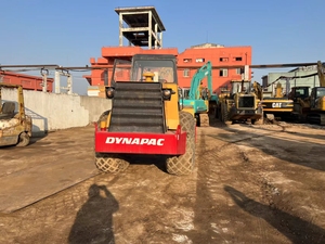 Compacteur à tambour unique Dynapac CA301D d'occasion, très demandé, pour travaux de construction intensifs, disponible à Shanghai - Product Image 3