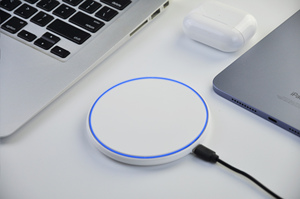 Mới đến ABS Vòng 5V/2.1A 9V/1.67A KD-17 không dây nhanh hơn sạc 10W điện thoại Sạc Loại C Cổng sạc trạm Qi Tiêu chuẩn - Product Image 2