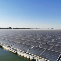 Installation facile Surface Corps flottant photovoltaïque Pêche Lumière Résistance à la corrosion Équipement de distribution d'énergie