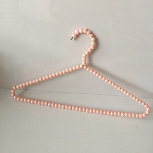 <span class=keywords><strong>Cintre</strong></span> coloré <span class=keywords><strong>en</strong></span> plastique avec perles pour vêtements - Product Image 3