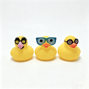 Lindo Pato Amarillo con Gafas, Juguete de Baño para Bebés, Flotante, Aprietable con Sonido, Hecho de Goma - Product Image 1