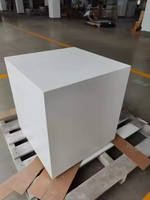 Yihe personnalisé blanc acrylique autoportant chaussure Mannequin présentoirs carré Rectangle Cube cuboïde pour l'affichage des marchandises