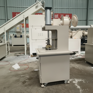 Machine de fabrication de savon à la main moulin à casserole humide à trois rouleaux - Product Image 1