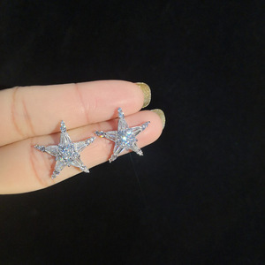 Orecchini a stella a cinque punte con cristalli pavé per donna, accessori dolci e minimalisti per l'uso quotidiano - Product Image 3