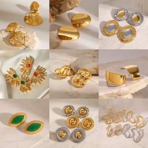 Gli orecchini di perle sono versatili e di fascia alta per le donne, <span class=keywords><strong>con</strong></span> un perno in acciaio inossidabile placcato oro 18k di lusso leggero - Product Image 6