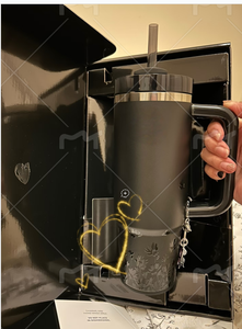 Bouteille d'eau moderne <span class=keywords><strong>Blackpink</strong></span> JENNIE Collab Midnight Ruby pour Luxe en acier inoxydable à double paroi isolée thermiquement 30 OZ - Product Image 3