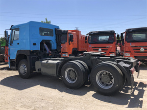 Camión Tractor Usado Sinotruk Euro2 Diésel 6X4 con Volante a la Izquierda, HOWO de 10 Ruedas, Capacidad de Carga de 21-30T, 371hp, Cámara Trasera de 360° - Product Image 4