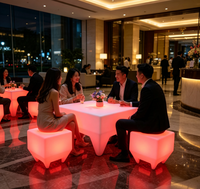 Ensemble de tables en cube LED lumineuses avec protection IP65, garantie de 2 ans, intensité réglable et CRI 95 élevé pour les rassemblements sociaux en extérieur