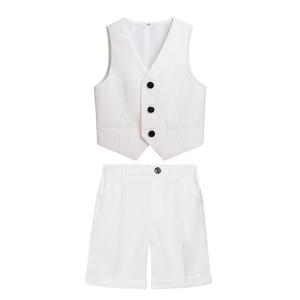 Elegante Completo Formale da Bambino 5 Pezzi: Gilet Bianco, Camicia Nera a Maniche Corte con Spilla + Pantaloncini per Abbigliamento Estivo Bambini - Product Image 4