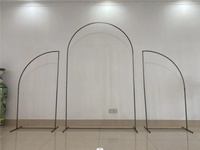 Lot de 3 arches de mariage extérieures dorées sur mesure en fer forgé, structure géométrique irrégulière pour fêtes