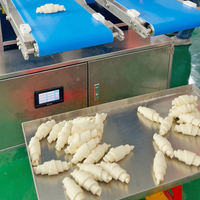 Ligne de production industrielle de croissants à grande échelle, machine automatique de fabrication et de façonnage de pain croissant à haute capacité