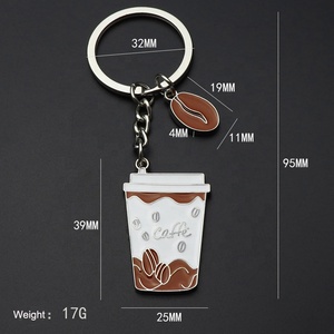 Vente en gros de <span class=keywords><strong>porte</strong></span>-clés en métal avec logo personnalisé DIY de qualité Cartoon Cute <span class=keywords><strong>POP</strong></span> Design <span class=keywords><strong>Mini</strong></span> Cup Ice Milk Coffee Keychain en émail doux pour filles - Product Image 2