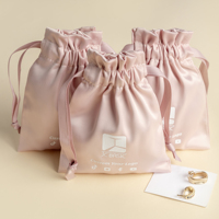 Pochette anti-poussière pour bijoux en soie rose de haute qualité Emballage avec cordon de serrage Sac en satin de toute taille avec logo