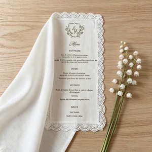 Menu Personalizzato per Matrimonio in Lino con Bordo in Pizzo e Stampa Letterpress, Stampa Personalizzata per Ricevimenti Nuziali e Forniture per Tavoli di Alta Gastronomia - Product Image 1