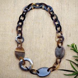 MN EXPORTS Collier artisanal en corne de buffle naturelle avec grosses perles et chaînes à maillons provenant de l'Uttar Pradesh - Product Image 1