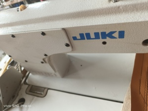 Máquina <span class=keywords><strong>de</strong></span> <span class=keywords><strong>Coser</strong></span> Industrial Juki DDL 8700 <span class=keywords><strong>de</strong></span> Segunda Mano, <span class=keywords><strong>de</strong></span> Una Sola Aguja, Puntada Recta, Base Plana, para Trabajo Pesado - Product Image 3