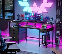 Bureau de jeu personnalisé en gros avec étagère large pour moniteur, cadre métallique, plateau en MDF, gestion des câbles et support pour casque – Table d'ordinateur PC