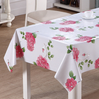 Nappe en vinyle RNPT avec grands bouquets de roses rouges imprimés au laser, support en PVC blanc et en tissu pour tables à manger