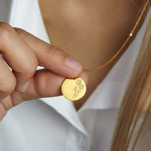 Collier avec pendentif en forme <span class=keywords><strong>de</strong></span> pièce <span class=keywords><strong>de</strong></span> monnaie en acier inoxydable, bijoux en or 14 carats, vente en gros, collier personnalisé d'<span class=keywords><strong>amitié</strong></span>, gravure au laser, <span class=keywords><strong>fleur</strong></span> <span class=keywords><strong>de</strong></span> naissance, <span class=keywords><strong>fleur</strong></span> sauvage - Product Image 5