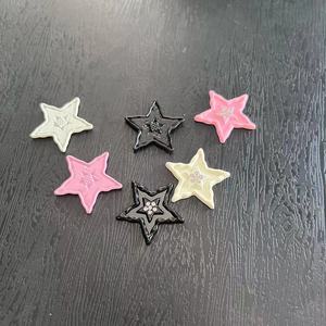 Breloques en métal de créateur avec logo, incrustées, polyvalentes pour la décoration de vêtements, accessoires capillaires, pinces à cheveux, serre-têtes et coques de téléphone - Product Image 6