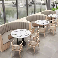 Chinesische Esszimmergarnituren im Standstil: Wandmontierte, quadratische Tische und Stühle mit hoher Rückenlehne aus Holz und Metall für kommerzielle Restaurants