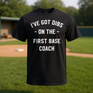 T-shirt de baseball pour l'épouse ou la petite amie d'un entraîneur de première base - Product Image 3