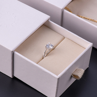 Schmuckbox mit Eigenem Logo, Samtfutter und Ausziehfach für Halsketten, Ringe und Ohrringe - Geschenkverpackung