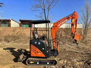 Mini-excavatrice sur chenilles Hitachi ZX17 d'occasion, 1 tonne, moteur importé, peinture d'origine, accessoire tarière, brise-roche - Product Image 2
