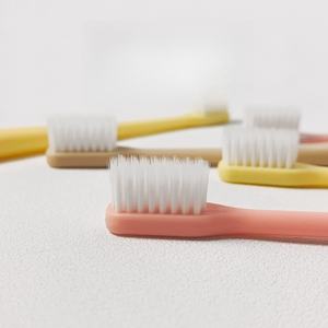 UUYP <span class=keywords><strong>Brosse</strong></span> à dents stérilisable réutilisable à poils <span class=keywords><strong>extra</strong></span> doux en plastique, pour adultes et familles, lot de 12, prix abordable - Product Image 4