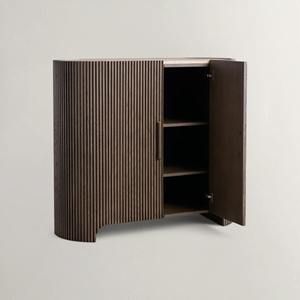 Credenza Moderna a 2 Ante con Pannelli Frontali Scanalati, Angoli Arrotondati e Base Rialzata per Soggiorno e Sala da Pranzo - Product Image 3