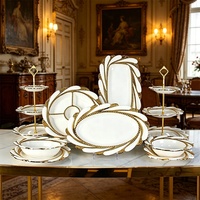 Assiette de table en céramique de luxe léger, élégante et très esthétique, pour servir gâteaux et snacks, idéale pour hôtels, restaurants et usage domestique.