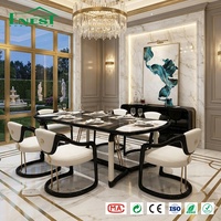 Ensemble de table à manger en marbre de luxe avec 6 chaises en cuir matelassé, bordure dorée, incrustation en verre, personnalisation complète pour villa et hôtel