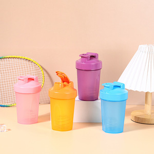Botella Mezcladora Deportiva Portátil de 500 ml con Tapa de Rosca, Diseño Deportivo con Impresión UV, Bolas Mezcladoras de Plástico para Batidos de Proteínas, Gimnasio, Deportes - Product Image 1
