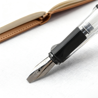Stylo plume en plastique transparent simple et populaire Plusieurs diamètres d'écriture disponibles Stylo publicitaire promotionnel Personnalisable