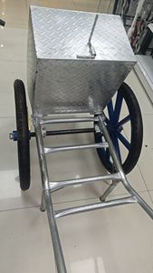 Zware verzinkte geëmbosseerde ijzeren plaat transportkar met twee wielen voor bouw, magazijn & landbouw materiaaltransport - Product Image 3