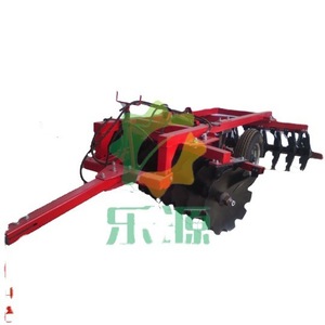 Arado de discos hidráulico desplazable para preparación de tierras agrícolas, alta productividad, color rojo - Product Image 3