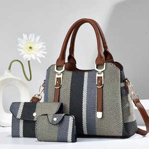 Nuevo bolso cruzado de estilo coreano de gran capacidad, tela que combina con todo, traje portátil de tres piezas, una correa, bolso de moda de PU para madre 119 - Product Image 4
